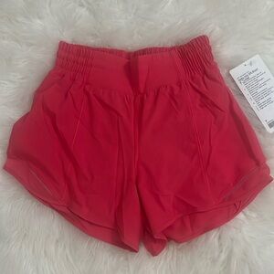 Lululemon Hotty Hot High-Rise Lined Short 4"
Glaze Pink Size 4
